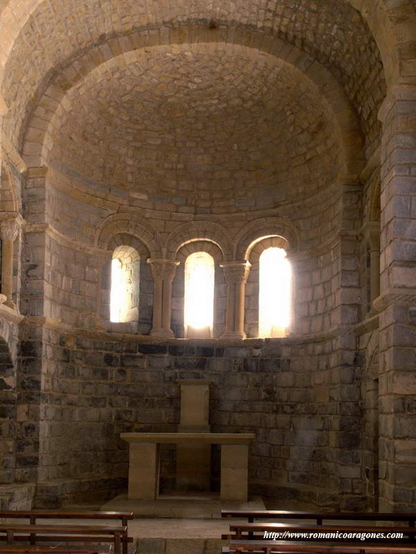 INTERIOR DEL CILINDRO ABSIDAL